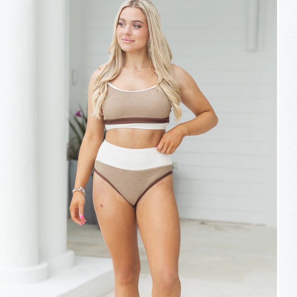 Pink lily bikini bottoms size large NWT